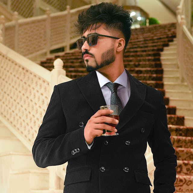 Profil vérifié à Montréal (QC) — homme de 33 ans, style business, Vieux-Montréal